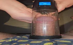 Une belle-mère profite de l'occasion pour être seule à la maison. Elle montre ses tendances BSDM perverses, elle a vidé ma bite au maximum