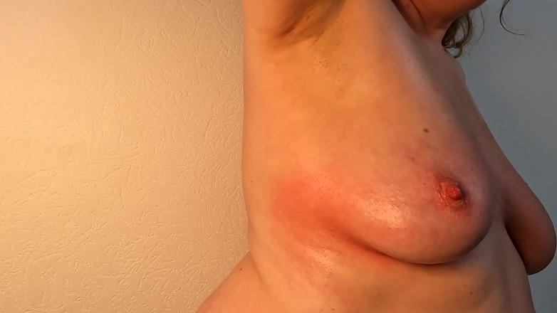 Bouncy Tits Action: 500 kouření vpravo kozy, dokud není oteklá