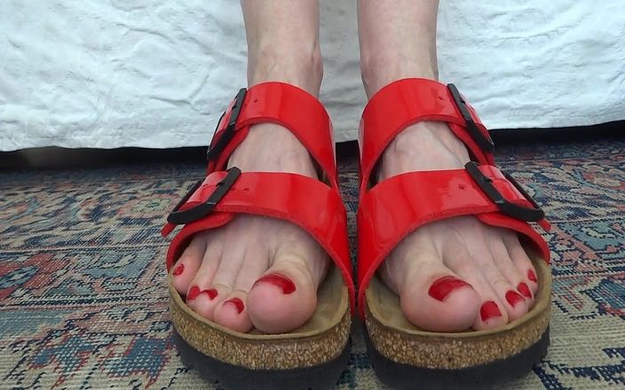 Lady Victoria Valente: Фетиш с пальцами ног - ковыляю пальцы ног в красной патентной коже Birkis Birkenstock, часть 2