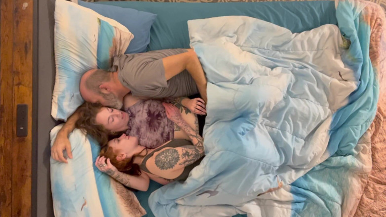 Island Boy Vids: Babz &amp; Cherry Friends com benefícios cuddles
