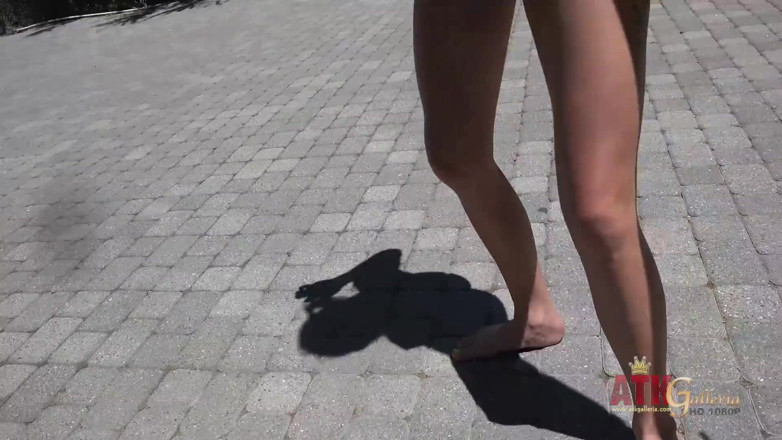ATKIngdom Fans: Chloe Temple fica de quatro para mostrar sua bunda e...