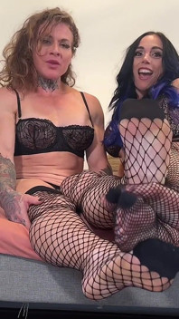 Kaslı hatun ayak joi lee keyrouz ve vanessa arizona seni ayaklarıyla boşaltıyor