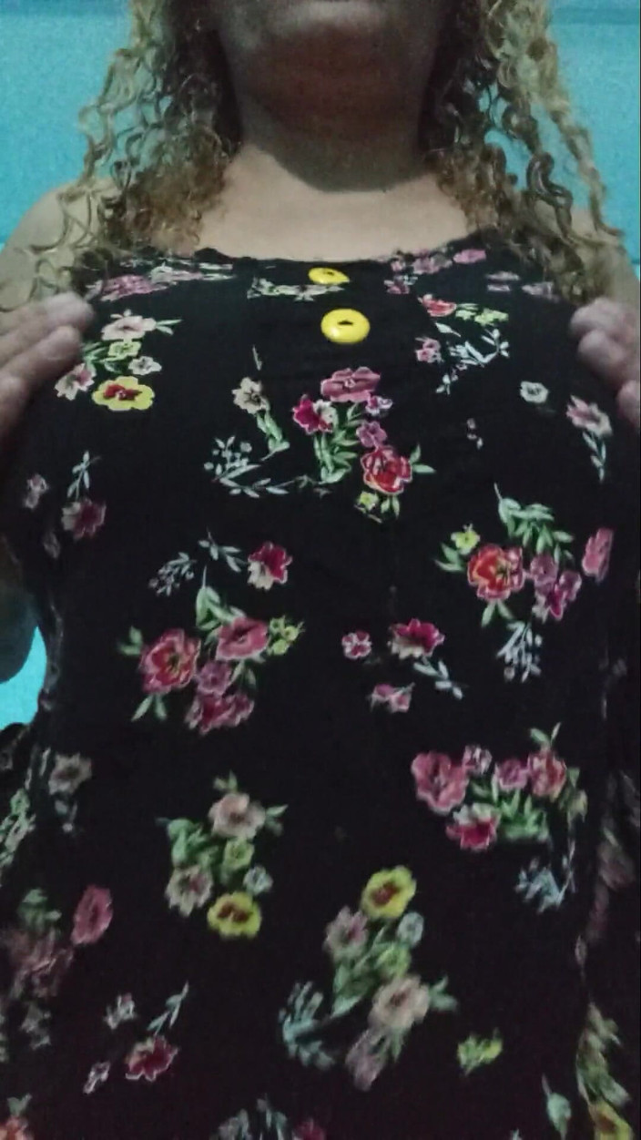 Lobicam: Ibu tiri seksi bertetek besar sensual dan panas