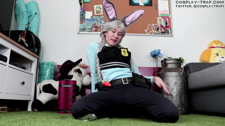 RosalinaxGirl: Judy's dressing down, cosplay trap
