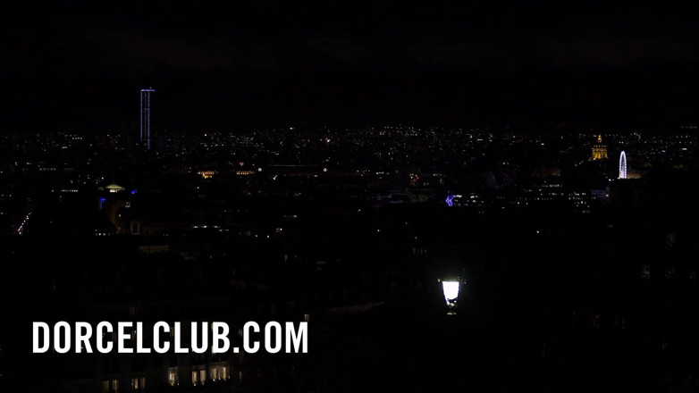 Dorcel Club: Privéorgie met prachtige Julie Skyhigh in lingerie