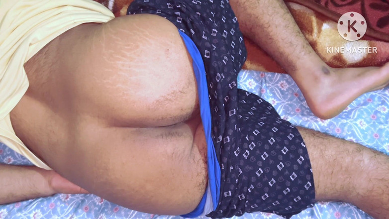 Desi__Panda: Rakan sebilik berpantat besar kali pertama saya mengongkek pantatnya yang...