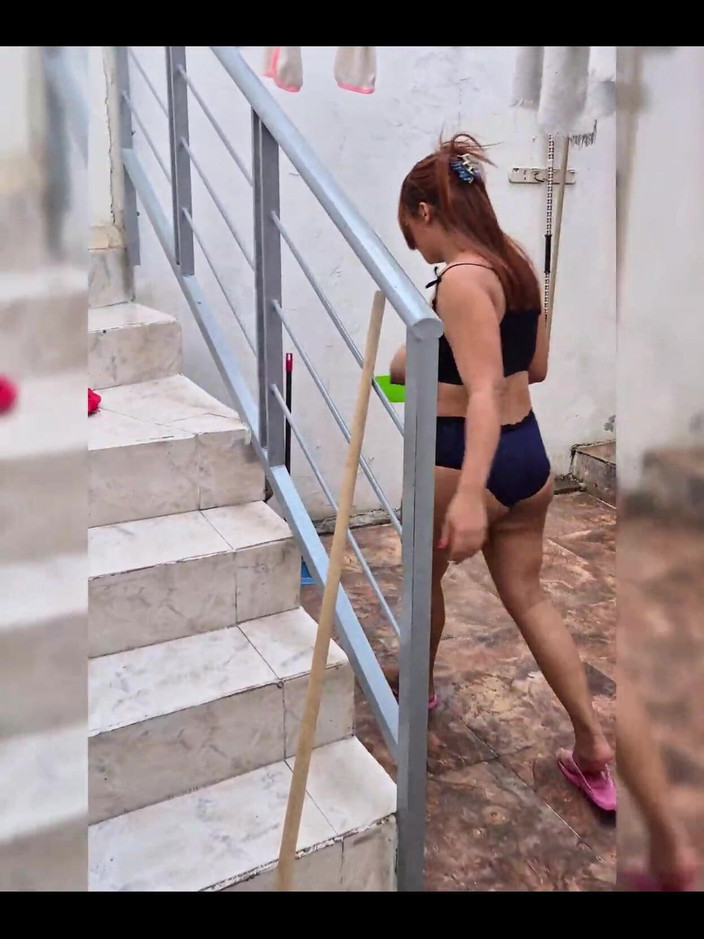 Pikaa6: 清掃員が私のバイクを取り上げたいみたいです。私は気にしません。彼女とセックスする代わりに渡すよ。