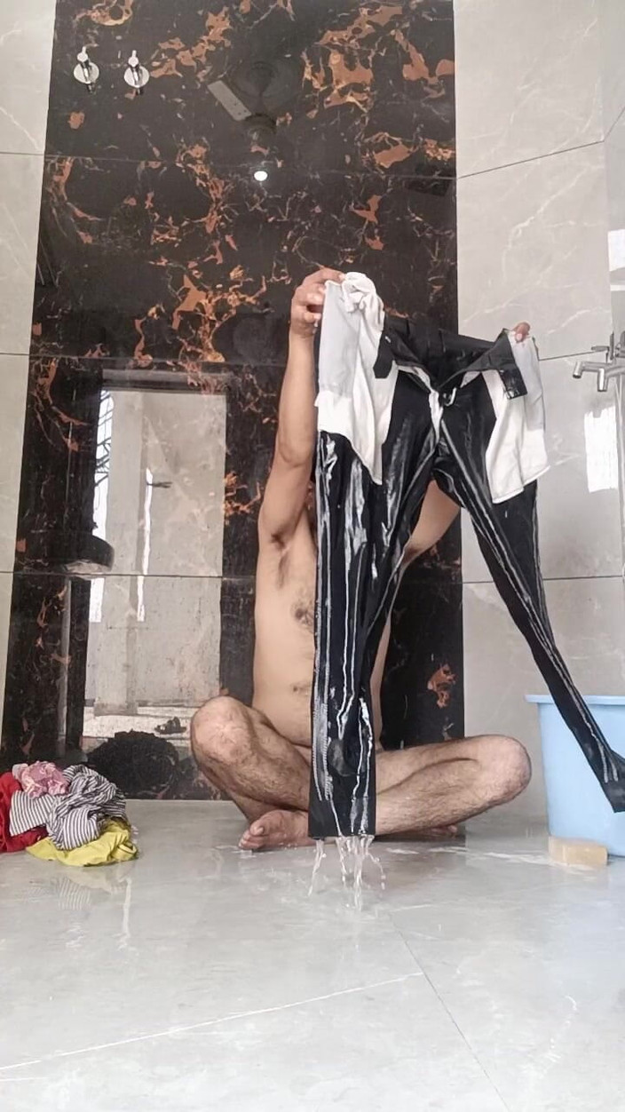 Rajasthani-old-lover: 새아빠의 속옷을 씻고 마스터를 즐기는 인도 어린 소년