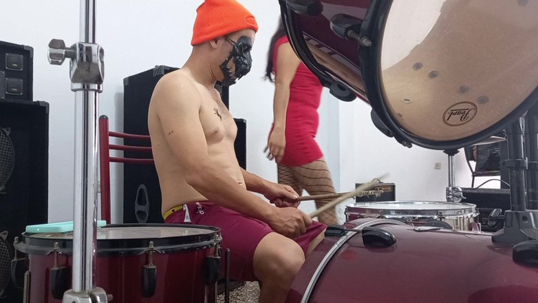 Martin13: 리허설 중 섹스하는 록 뮤지션