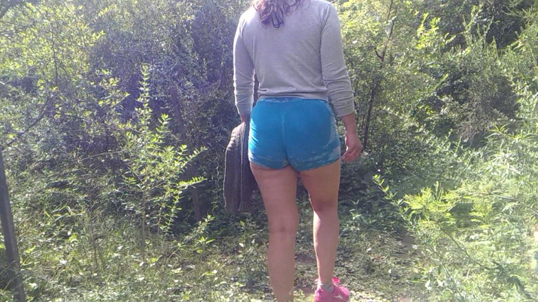 Nalgona Hot Wife: Mereka mengongkek pantat saya di dalam hutan