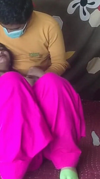 Ragazza paffuta desi arrapata in calzini carini geme forte - scopata di figa fatta in casa primo piano