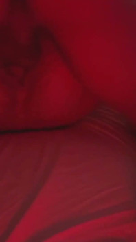 Orgie sans capote dans une chambre d’hôtel avec une grosse salope gay