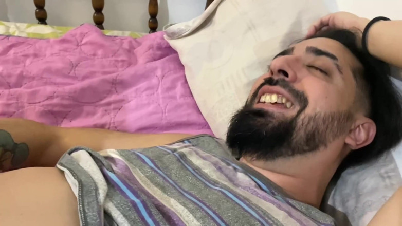 Eddie Queens: Eddie Queens ve güzeller Reyna Tirana ve Babyluna939'un yer aldığı...