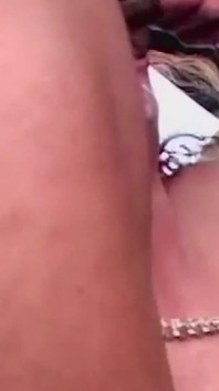 Trío indulgente de pelirrojas evoluciona en doble penetración de su love tube anal