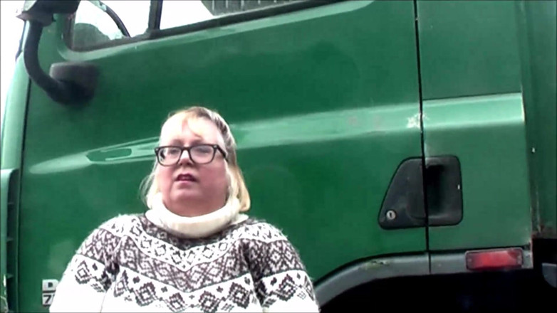 Lexie Cummings: Pipì al parco autocarri
