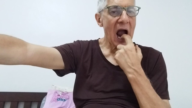Big uncut hard cock: Die zunge zeigt, fick meinen großen schwanz
