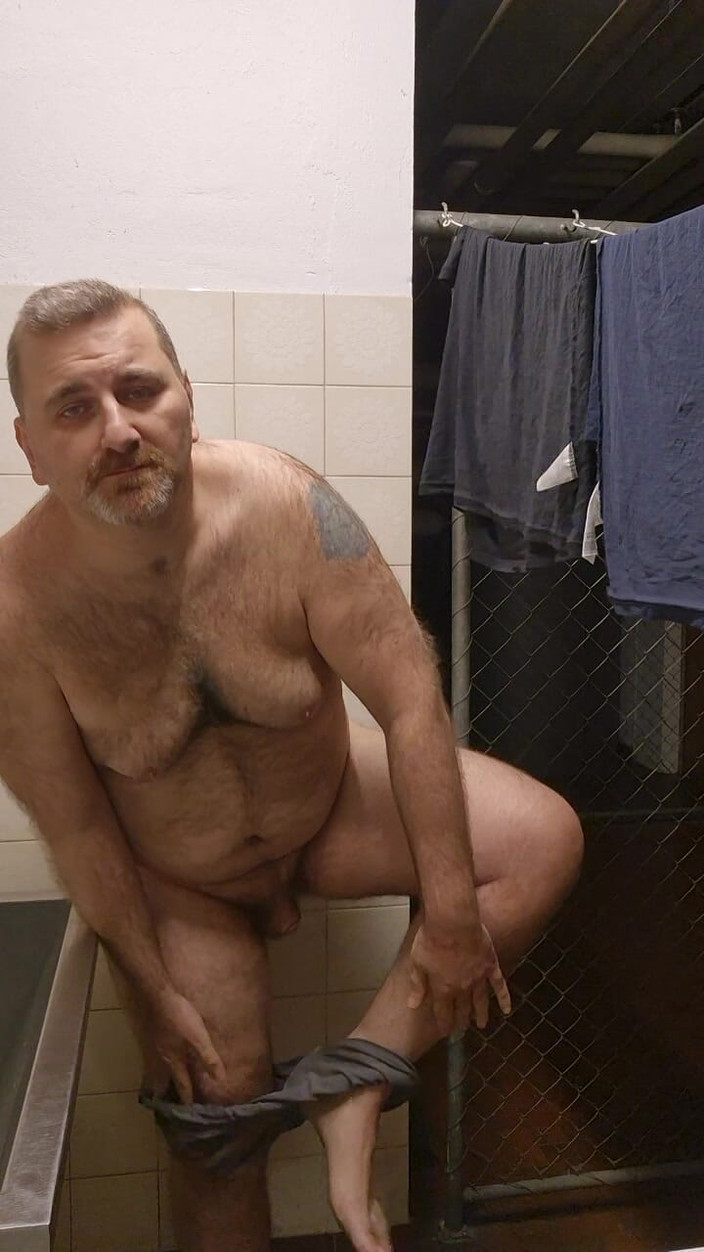 ChubbyDaddyBearLuka: Jalur beruang gemuk dan berbulu di bilik dobi