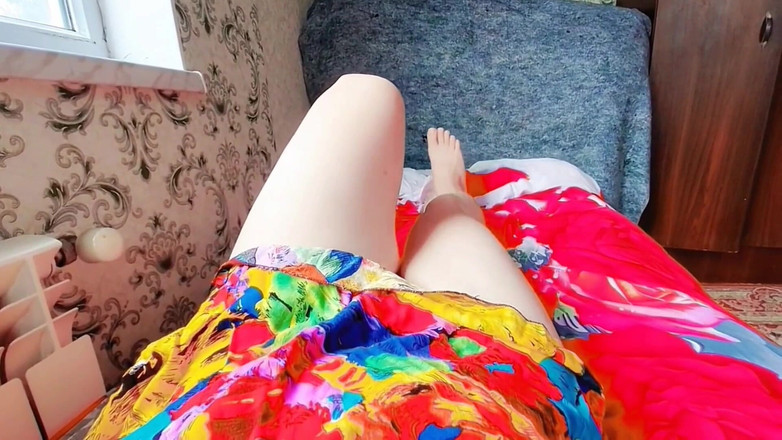 Kitty_Cross: Dolce femboy appoggiata sulla ringhiera del balcone al tramonto