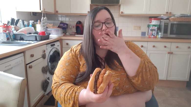 SSBBWLadyBrads: Ssbbw kontra godzilla burger jedzenia