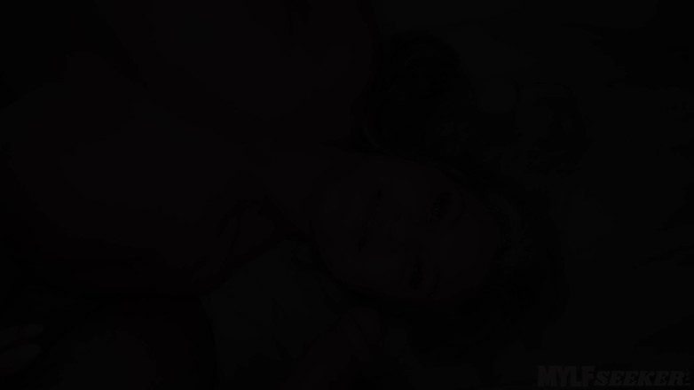 Filthy Kings: Doccia in camera da letto, la matrigna scopa alla grande