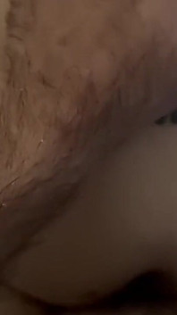 我带了一个街头啪啪啪回家，把她打扫干净，操了她。在淋浴时口交和性交。