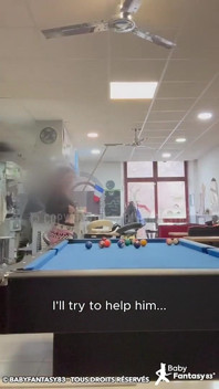 Saya mengalihkan orang tua di bar kampung