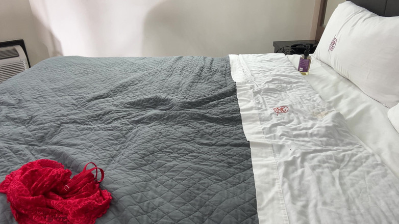 Alli0419: Latin chica trans erkek arkadaşı tarafından götüne ve yarağına yağ...
