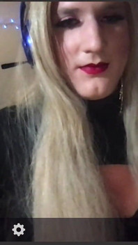 Une trans sexy camming une bite et une sodomie