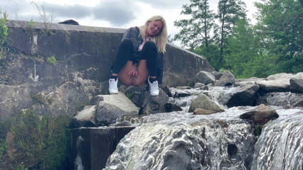 Claudia Macc: Venkovní zábava s chcaním