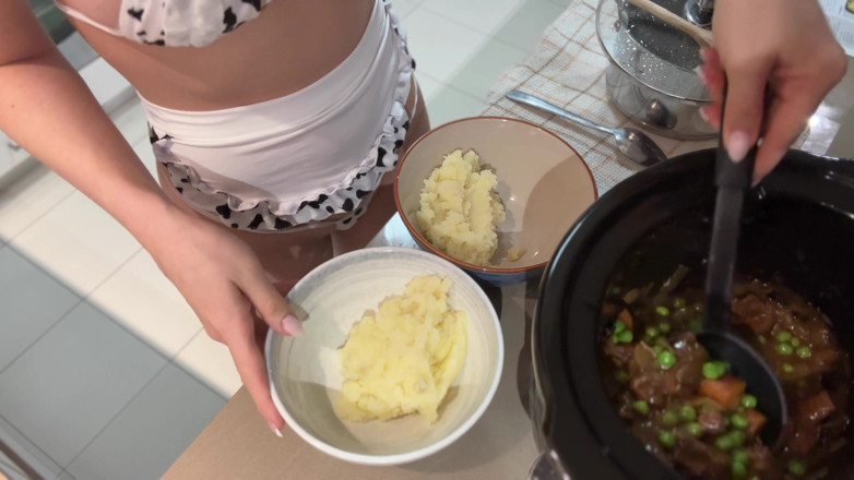 Luna Lovekiss: Free, Cooking Dinner with Luna While Wearing a Tiny Bikini