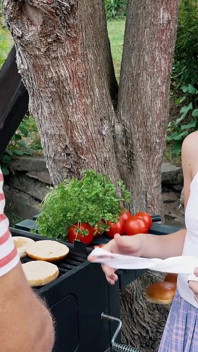 Hot Summer bbq - maya pertama kali seks threesome di luar ruangan