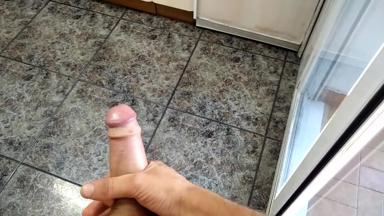 Elvissc: 거대한 뚱뚱한 자지가 힘들어하는 데 오랜 시간이 걸렸지만 결국 성장하고 사정합니다.