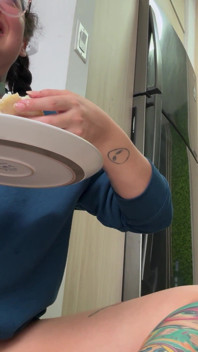 Giantess Makes Arepas and Eats Them in Front of Her Little Friend