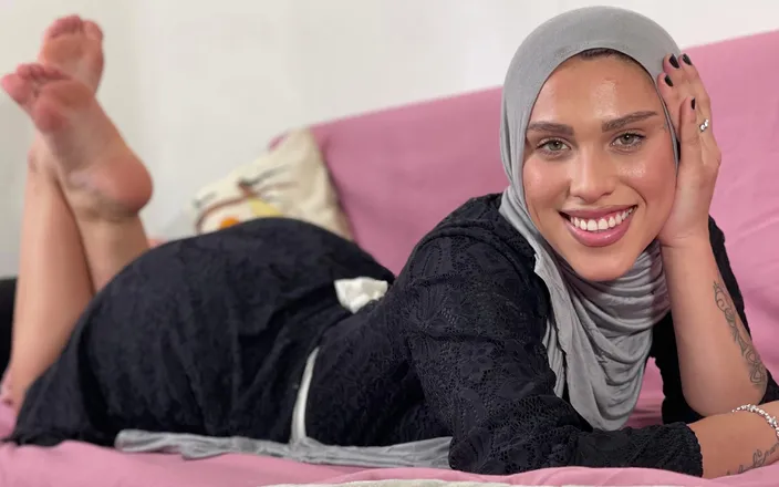 Niks Indian: Cock Hungry Big Ass Muslim Hijabi Slut Fucked by Bhaijaan