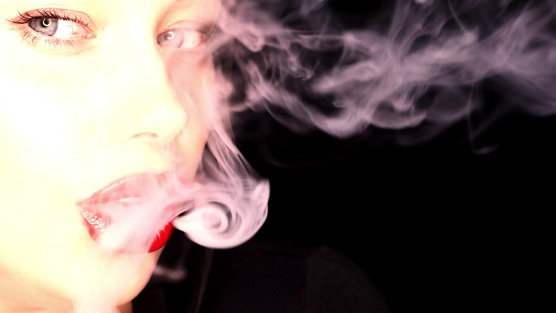 Goddess Misha Goldy: 4K Applying lip gloss &amp; smoking &amp; spit fetish