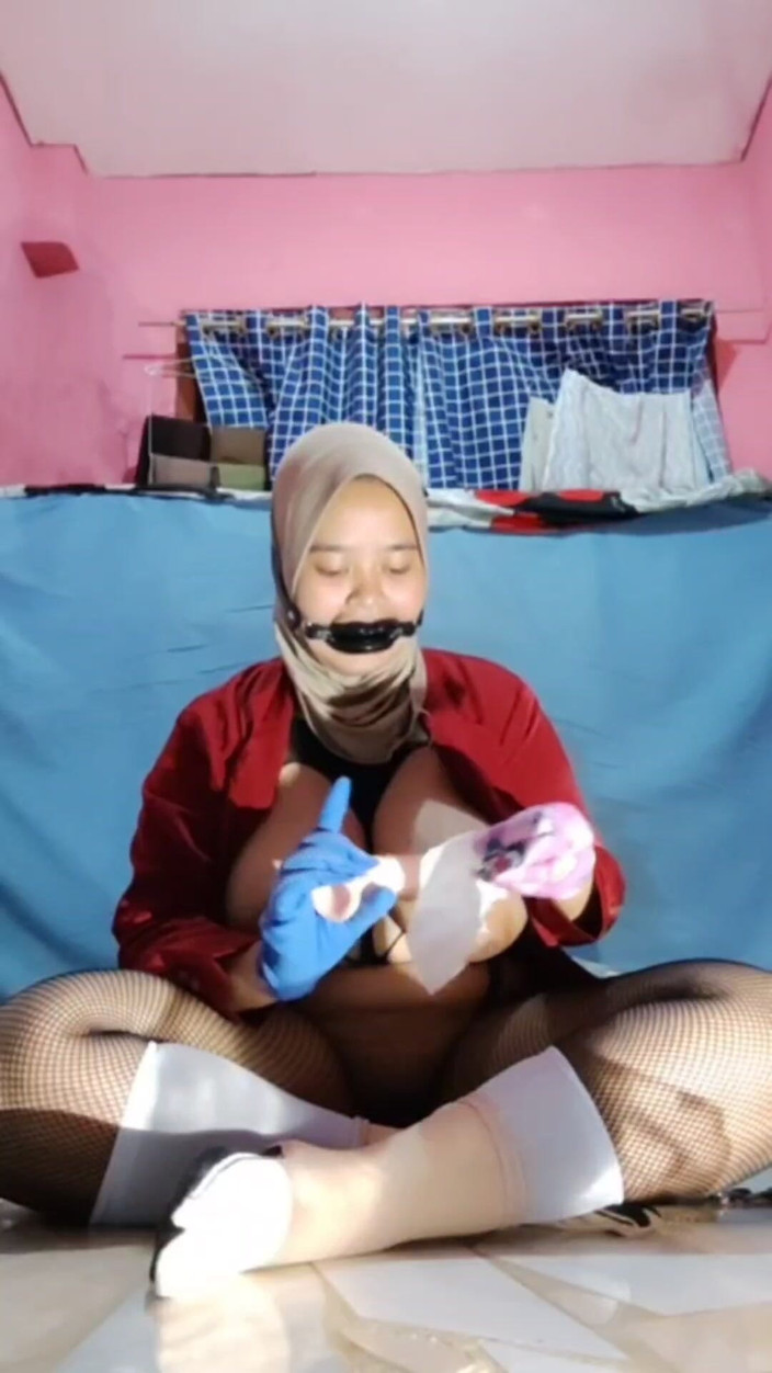 ProductiveApron784: Selepas kolej, miang, melancap, pepek basah