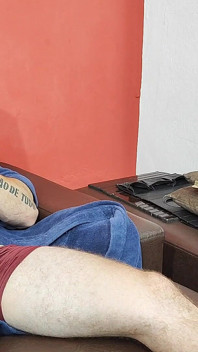 Ženatý trans přijde domů a masturbuje mě sexy