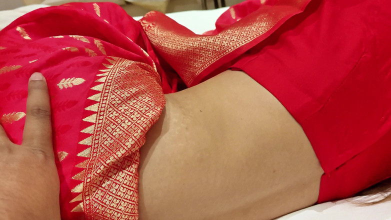 Sassysonia: Cette bhabhi indienne nouvellement mariée n’arrive pas à contrôler ses émotions et...