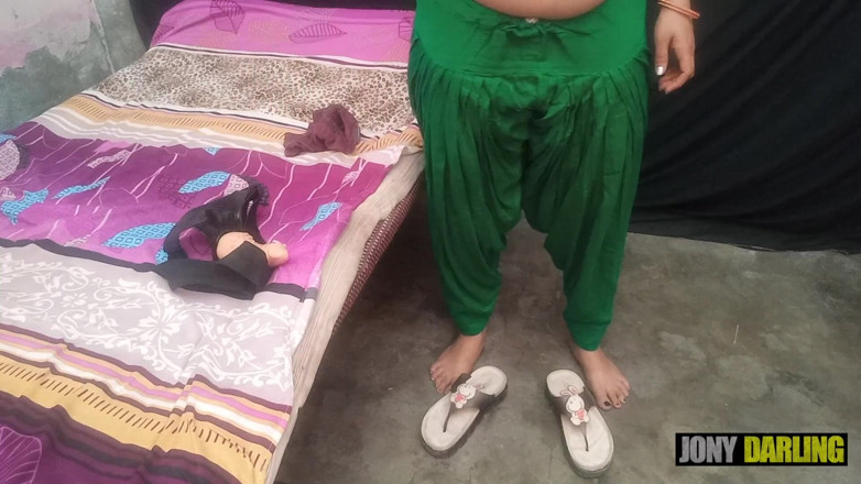Jony Darling: Indischer bisexueller ehemann von seiner frau mit dildo gefickt