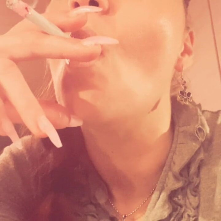 BaDayDream BambiAmbita: BambiAmbita is secretly smoking.