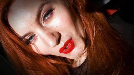 Goddess Celine: Het bungelende verdriet van de taboe-lerares