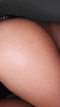 Slutty blond brud tar på sig enorm kuk