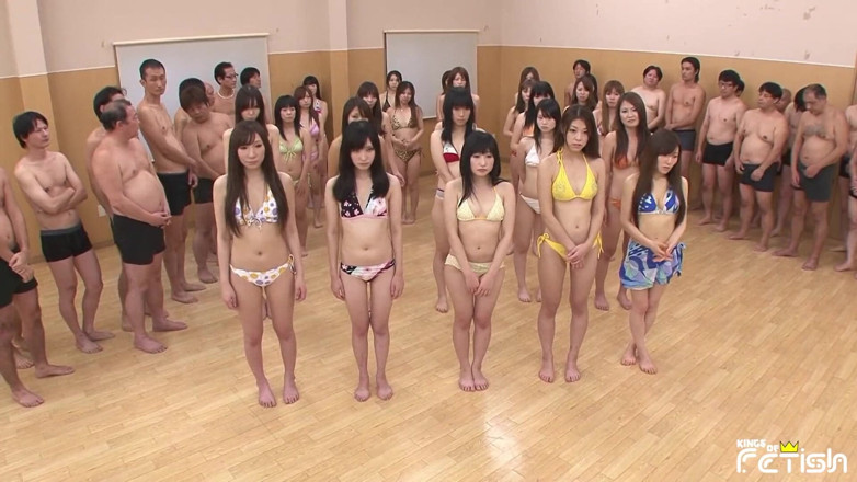Pure Japanese adult video ( JAV): Chicas japonesas hacen una sesión de fotos antes de masturbarse...