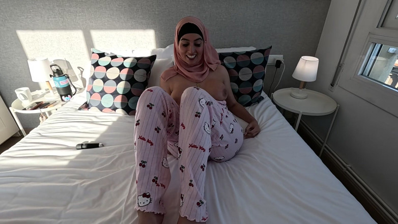 Aaliyah Yasin: Hijabi Wife Gets Fucked by Husbands Best Friend