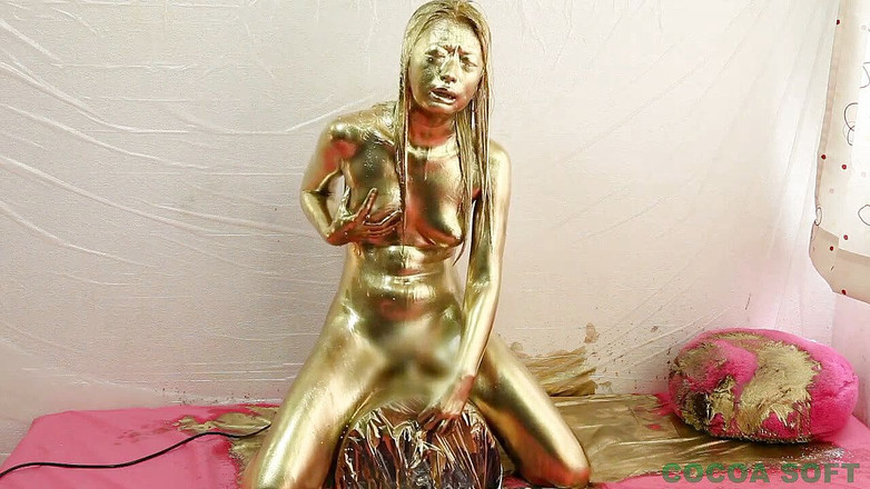 Cocoa Soft: Doświadczenie Sybian w złotej farbie