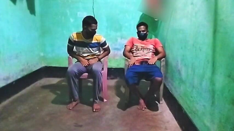 Desi Tits: Tensión sexual entre amigos (historia de realidad gay)
