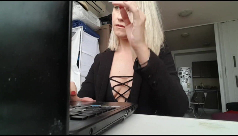 Erotic Tanya: POV sekreterare pruttar