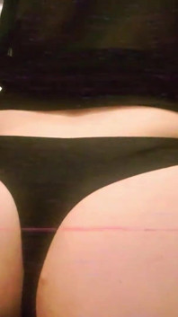 Lady angela in lingua polacca tacchi usati, piedi in nylon e piedi nudi