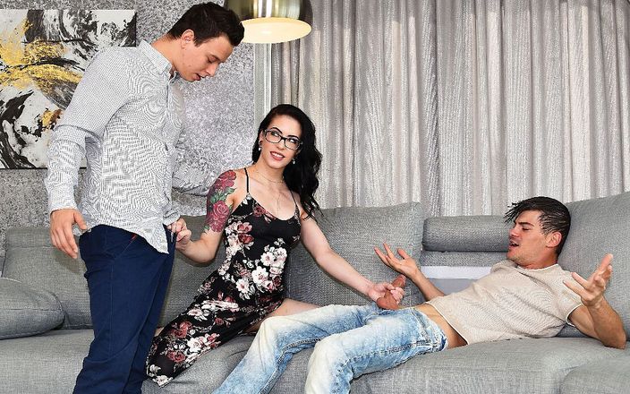 Alex romero: Dupla característica: Anna Deville Taboo Adventures