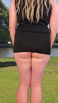 Blondýna Shemale masturbace